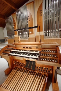 New Hope Lutheran Church organ console